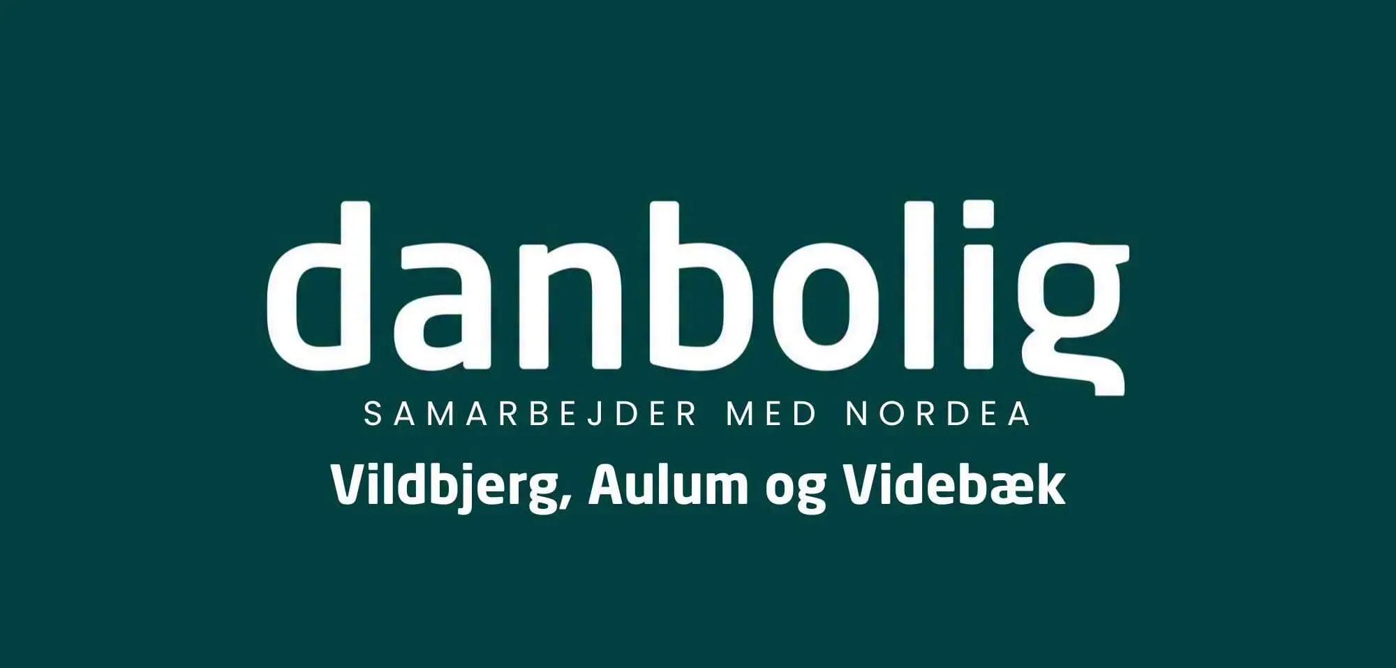 Hvidt danbolig logo med teksten Vildbjerg, Aulum og Videbæk på mørkegrøn baggrund
