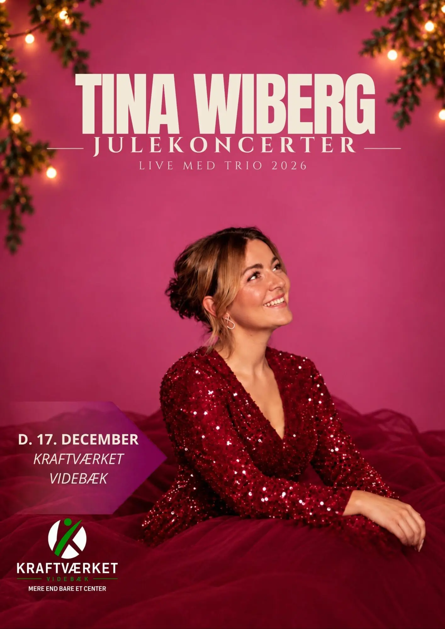 Plakat for julekoncert med sangeren Tina Wiberg i rød glimmerkjole hos Kraftværket Videbæk